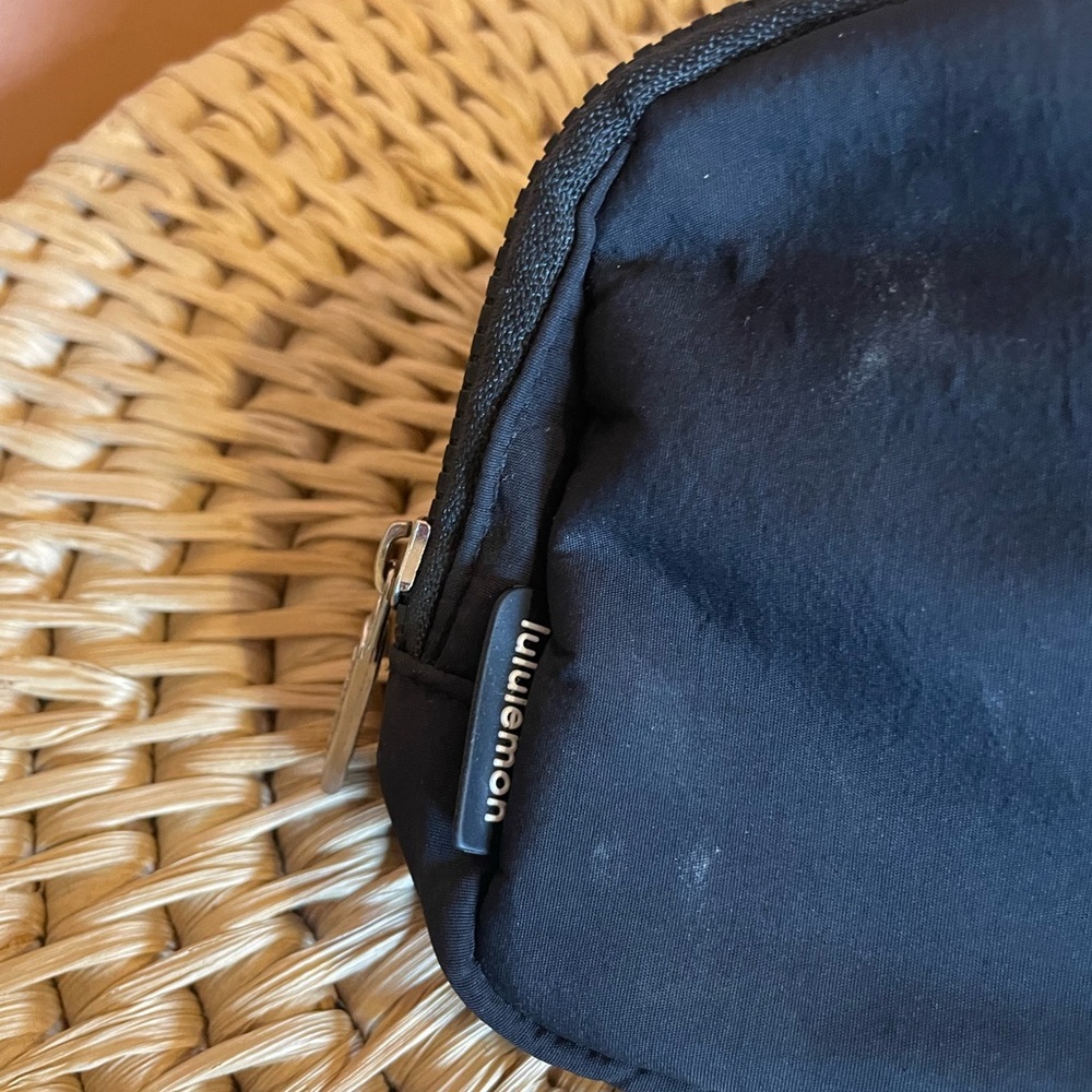 Lululemon Everywhere Belt Bag 1L - Picture 2 of 8